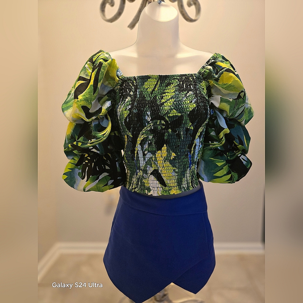 Puff sleeves blouse